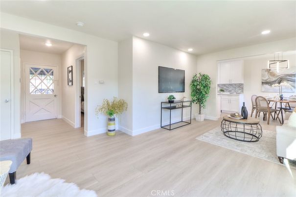 Dining room, Interior, Living room, Pendant Lights, Recessed Lighting, Wood Texture Flooring