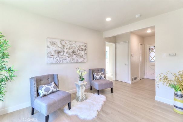 Dining room, Interior, Living room, Pendant Lights, Recessed Lighting, Wood Texture Flooring