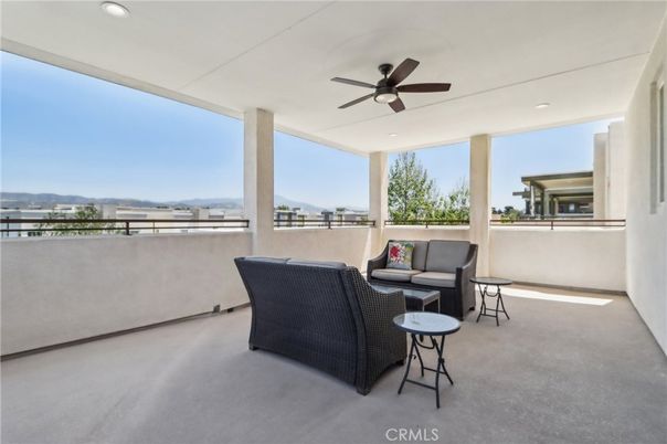 Exterior, Living room, Recessed Lighting, Water
