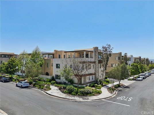 Exterior, Facade, Modern