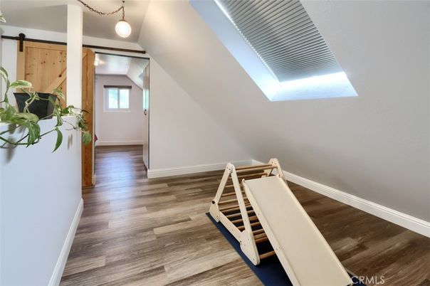 Interior, Pendant Lights, Wood Texture Flooring