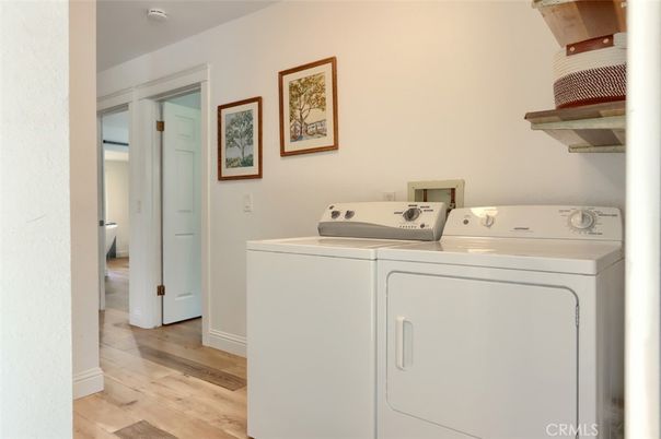 Interior, Utility Closets, Washer, Wood Texture Flooring