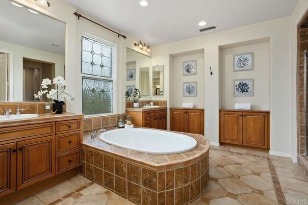 Bathroom, Dual Sink Vanities, Interior, Recessed Lighting