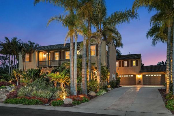 Attached, Exterior, Facade, Mediterranean