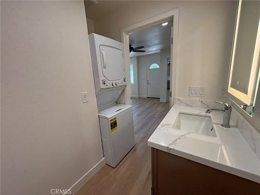 Interior, Utility Closets, Washer, Wood Texture Flooring