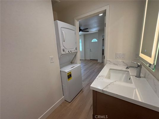 Interior, Washer, Wood Texture Flooring