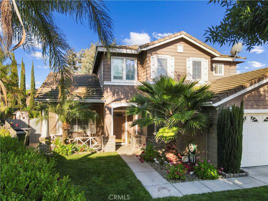 Attached, Exterior, Facade, Mediterranean