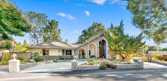 Backyard, Exterior, Facade, Ranch