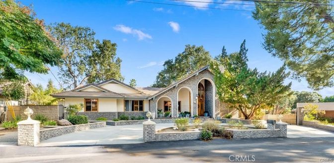 Backyard, Exterior, Facade, Ranch