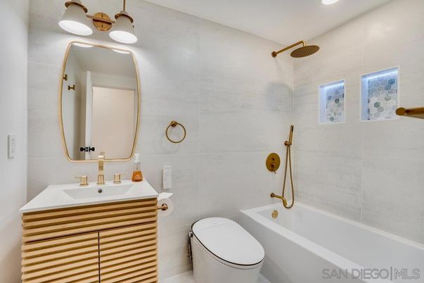 Bathroom, Interior, Recessed Lighting