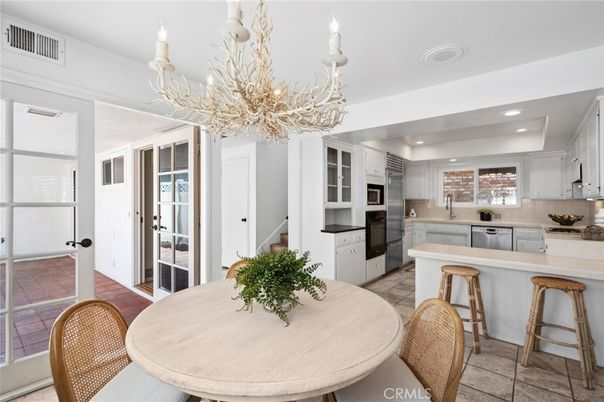 Chandelier, Dining room, Interior, Kitchen, Recessed Lighting, Stainless Steel Appliances
