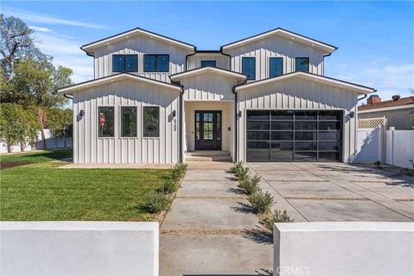 Attached, Exterior, Facade, Farmhouse