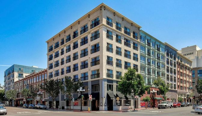 Exterior, Facade, Chicago School