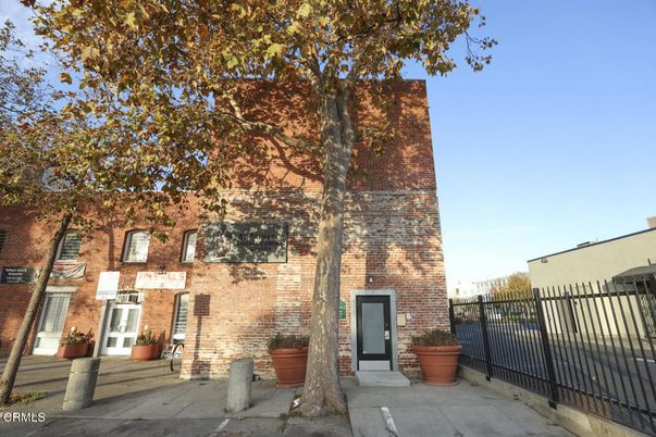 Exterior, Facade, Brick Facade, Rowhouse