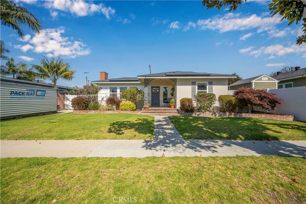 Backyard, Exterior, Facade, Ranch