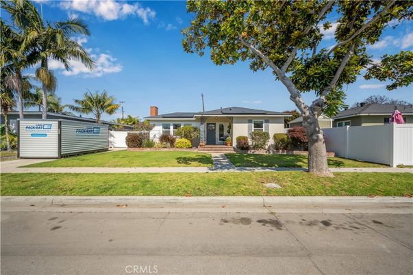 Backyard, Exterior, Facade, Ranch