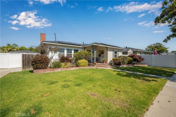Backyard, Exterior, Facade, Solar Panels, Ranch