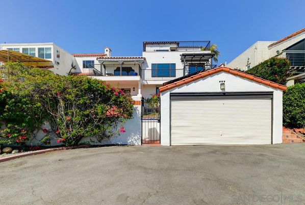 Detached Garage, Exterior, Facade, Mediterranean