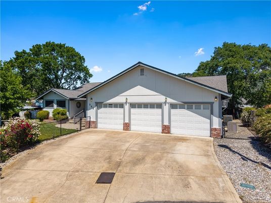 Attached, Exterior, Facade, Ranch