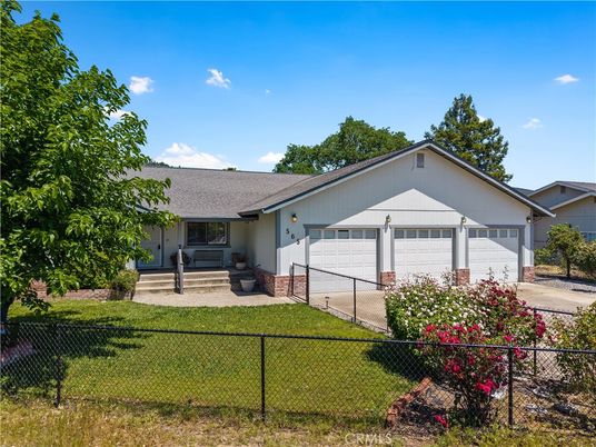 Attached, Exterior, Facade, Ranch