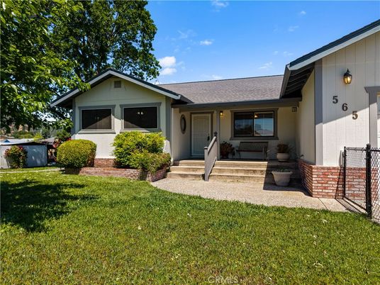 Backyard, Exterior, Facade, Ranch