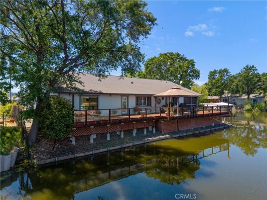 Exterior, Lake