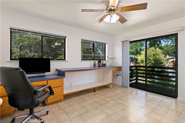 Home Office, Interior