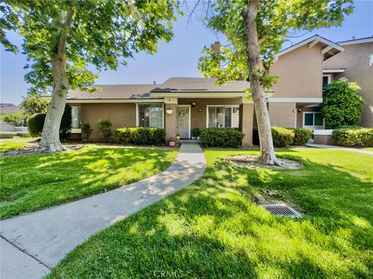 Backyard, Exterior, Facade, Brick Facade, Ranch