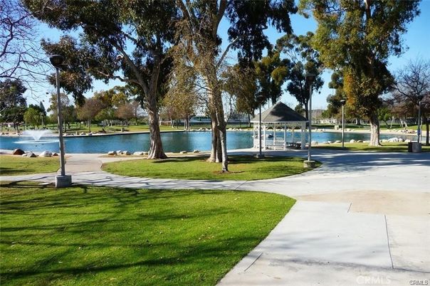 Exterior, Lake