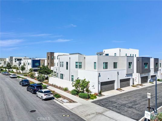Attached, Exterior, Facade, Modern