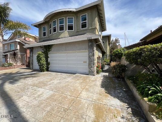 Attached, Exterior, Facade, Mediterranean