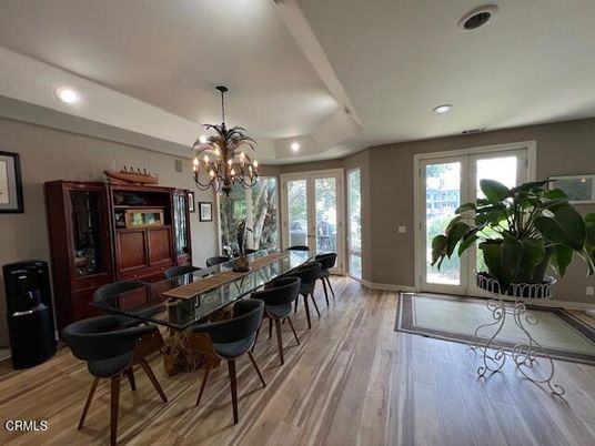Chandelier, Dining room, Interior, Recessed Lighting, Wood Texture Flooring