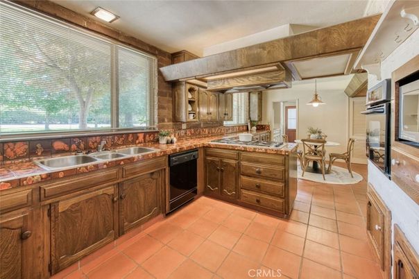 Dining room, Interior, Kitchen, Pendant Lights, Tile Countertops