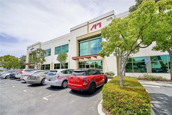 Exterior, Facade, Modern