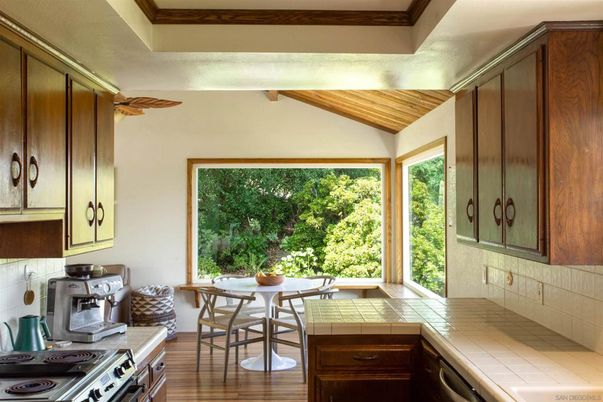Dining room, Interior, Kitchen, Tile Countertops, Wooden Beams, Wooden Ceilings, Wood Texture Flooring