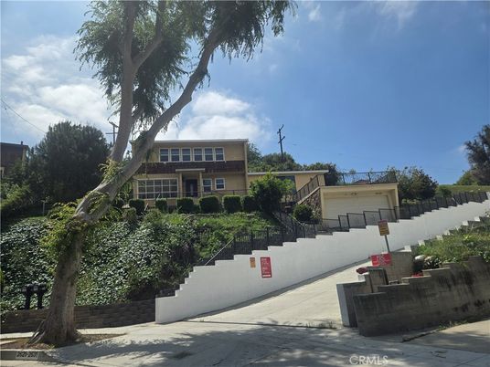 Attached, Exterior, Facade, Modern