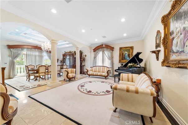 Chandelier, Dining room, Interior, Living room, Piano, Recessed Lighting