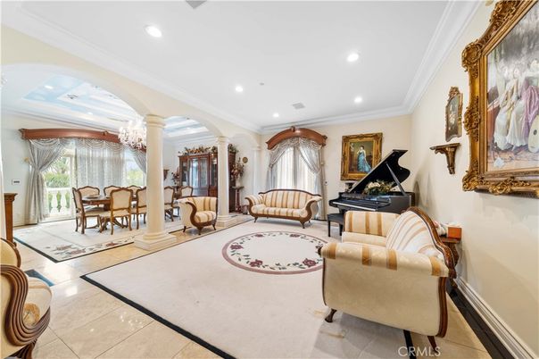 Chandelier, Dining room, Interior, Living room, Piano, Recessed Lighting
