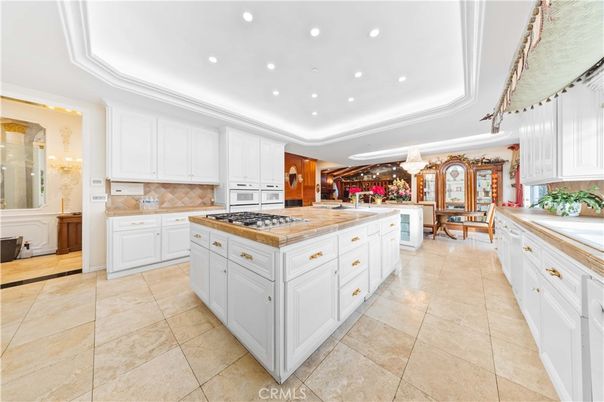 Chandelier, Dining room, Interior, Kitchen, Recessed Lighting, Tile Countertops