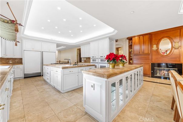 Fireplace, Interior, Kitchen, Recessed Lighting, Tile Countertops