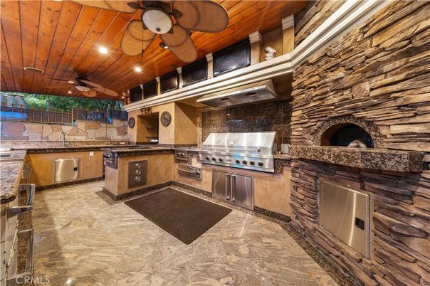 Exterior, Stainless Steel Appliances