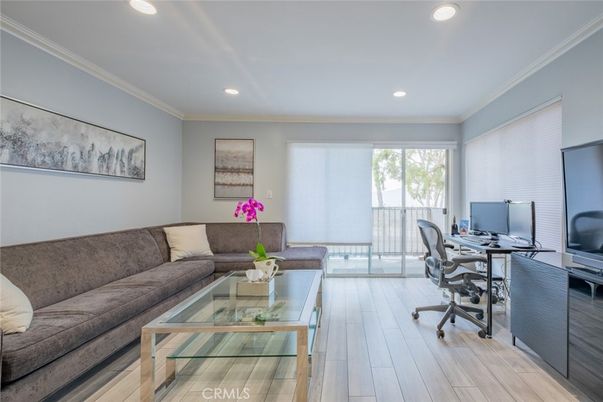 Home Office, Interior, Living room, Recessed Lighting, Wood Texture Flooring