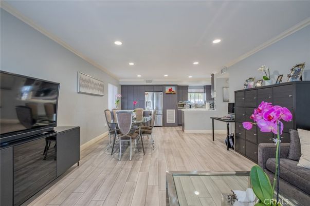 Dining room, Interior, Kitchen, Recessed Lighting, Wood Texture Flooring