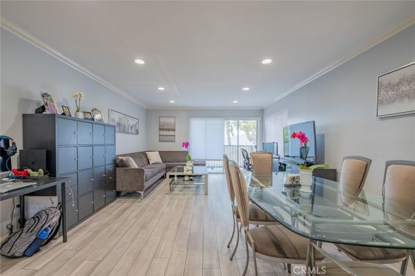 Dining room, Interior, Living room, Recessed Lighting, Wood Texture Flooring
