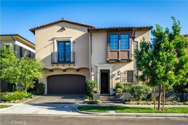 Attached, Exterior, Facade, Mediterranean