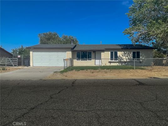 Attached, Exterior, Facade, Ranch