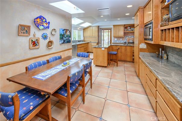 Dining room, Interior, Kitchen, Recessed Lighting