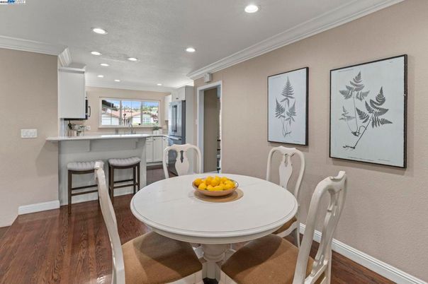 Dining room, Interior, Kitchen, Recessed Lighting, Wood Texture Flooring