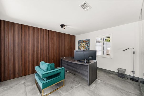 Home Office, Interior
