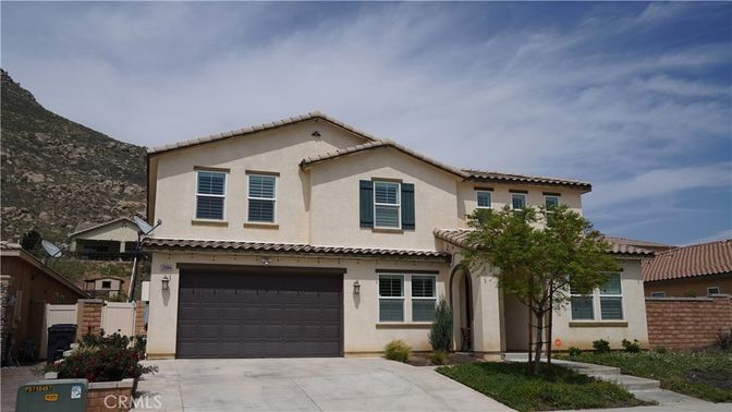 Attached, Exterior, Facade, Mediterranean